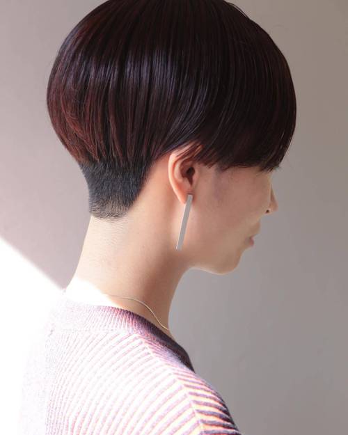 女上头大脖子短什么发型合适_外翘短发显脸小，内扣刘海显脖长