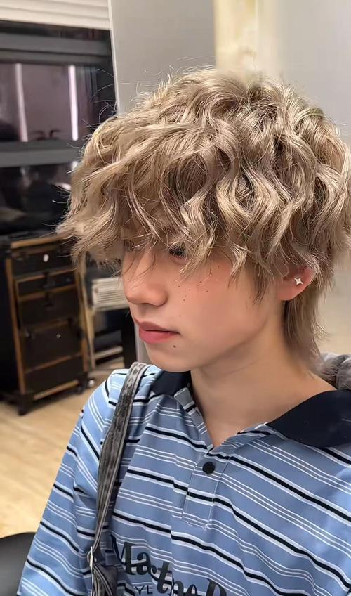 男马棕头发型_杀马特发型个性吸睛，莫西干小背头时尚酷炫