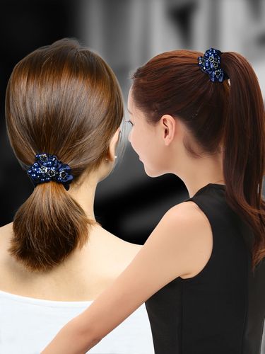 有部片女主叼着皮筋扎头发_发圈扎头发，幽默温情瞬间