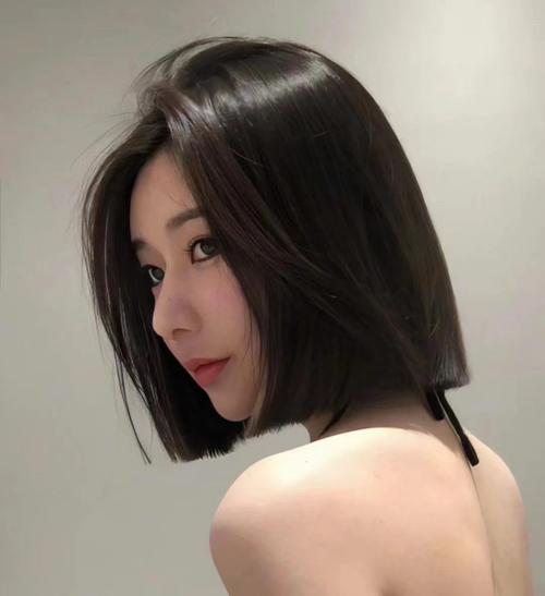 文雅精致脸适合什么发型_精致脸型多适配发型，选对显气质