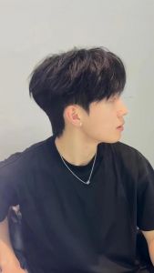 基础碎盖发型怎么留_碎盖发型夏季男士必备，修饰脸型显酷爽