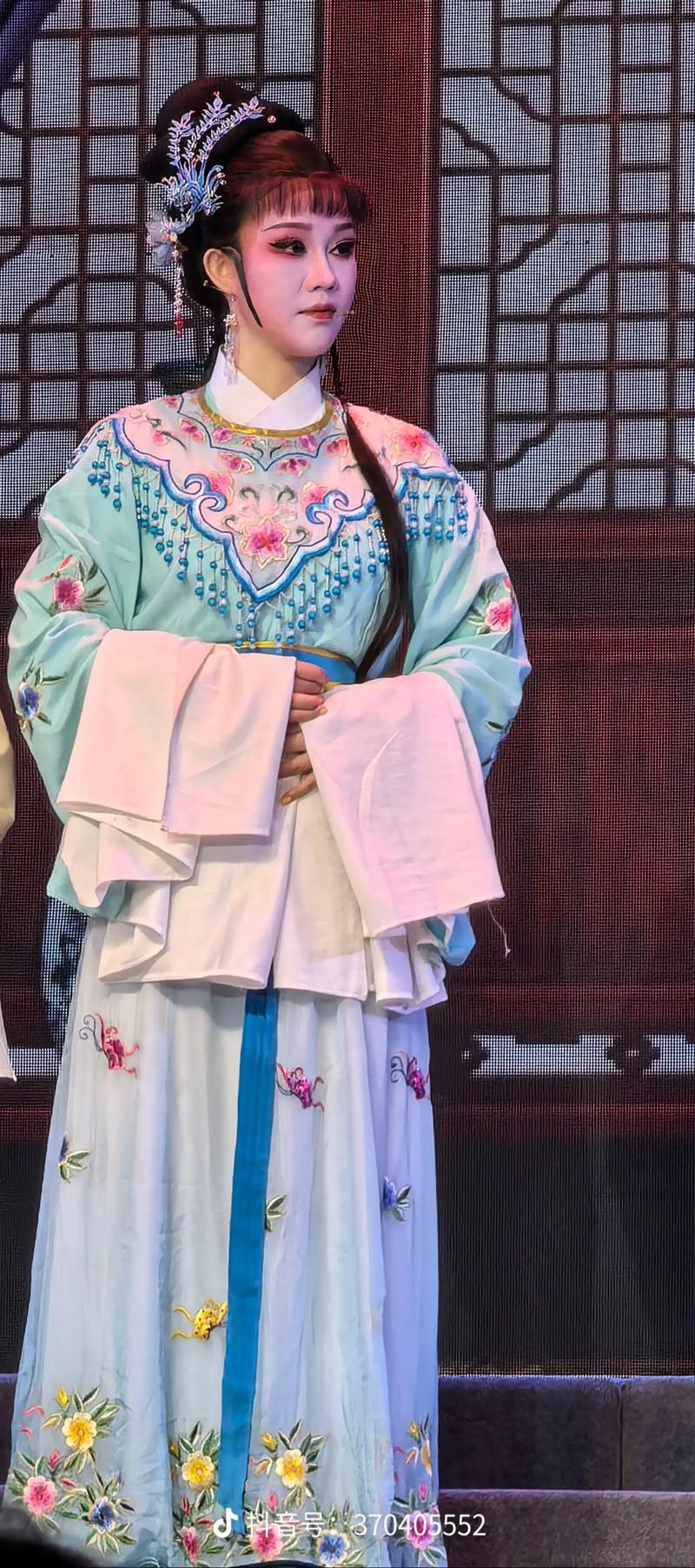 越剧基本功都要练什么_越剧字重腔轻,声传情感 越剧基本功都要练什么_越剧字重腔轻,声传情感