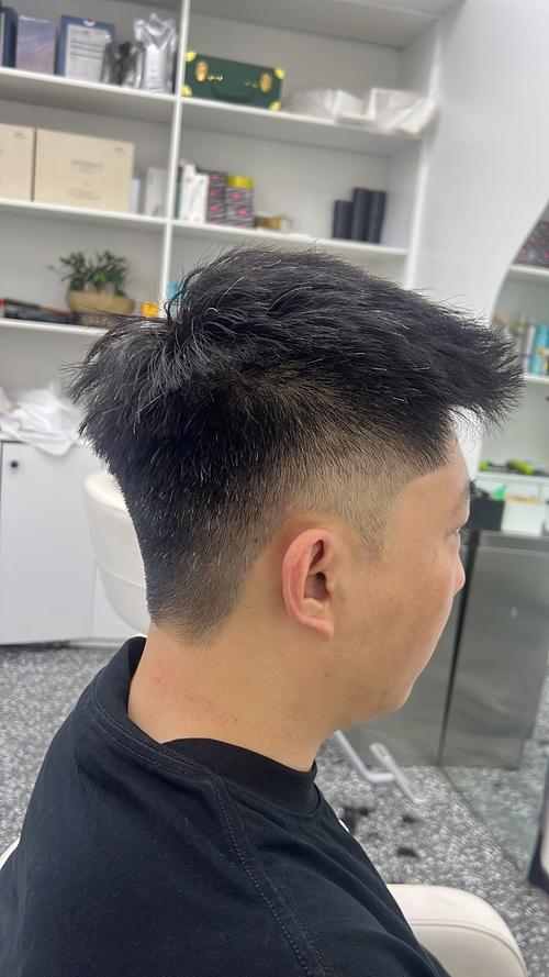 边缘怎么剪?发型男生_在家打造精致发型 边缘怎么剪?发型男生_在家打造精致发型