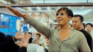 古惑仔乌鸦发型怎么剪_独特莫尔干风，个性十足！