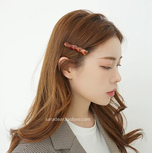 夹一半掉一半的刘海_半长刘海梳起，解决顶秃，展现个性魅力