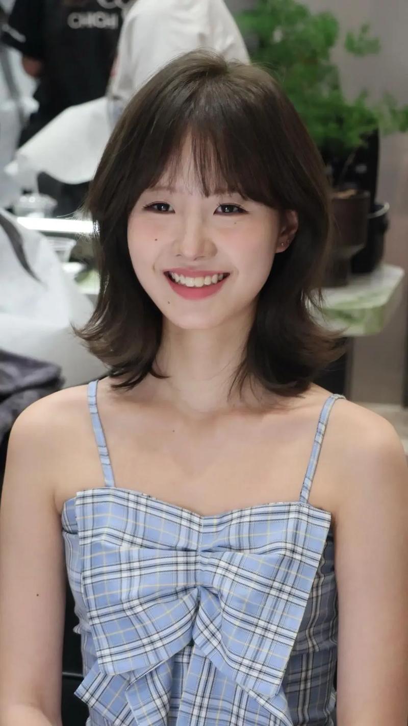 外眼角颧弓留白较宽留什么发型_大偏分遮宽颧骨，男女皆宜显气质