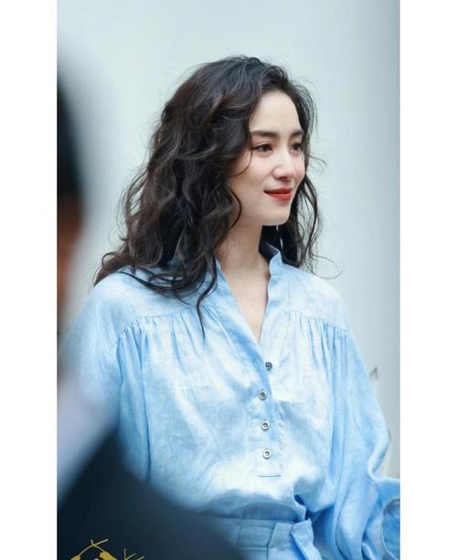 宋佳发型_时尚别致，修饰脸型显利落