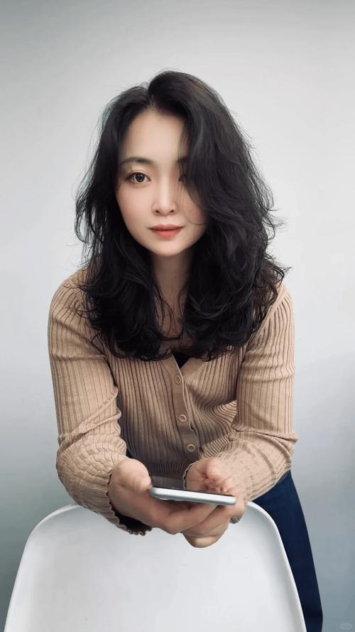 想让头发蓬松烫什么_蓬松发型技巧