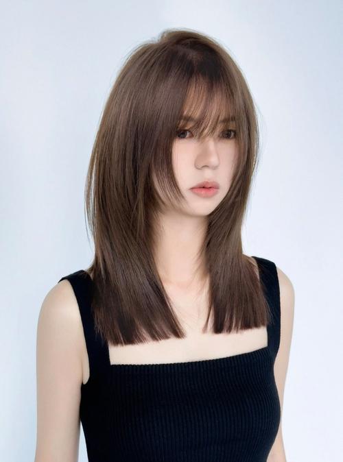 酷甜系列的发型_圆脸姐妹甜酷发型,内扣刘海显脸小,蝴蝶结添甜美! 酷甜系列的发型_圆脸姐妹甜酷发型,内扣刘海显脸小,蝴蝶结添甜美!