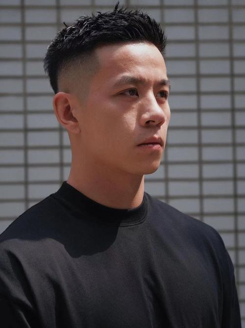 粗硬头发适合什么发型_粗硬发质？巧变时尚利器！