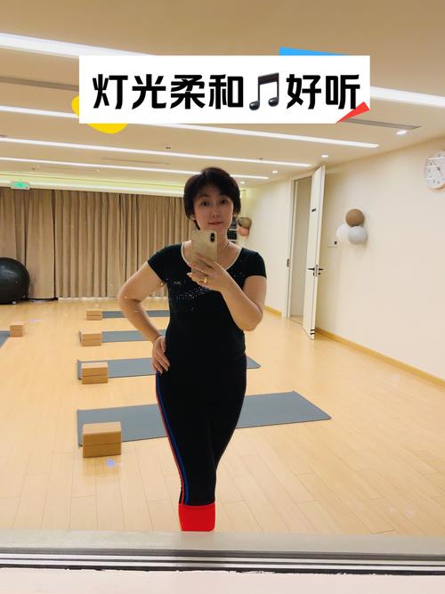 陈超帮丈母娘练瑜伽_女婿陪岳母练瑜伽,情感纠葛引担忧 陈超帮丈母娘练瑜伽_女婿陪岳母练瑜伽,情感纠葛引担忧