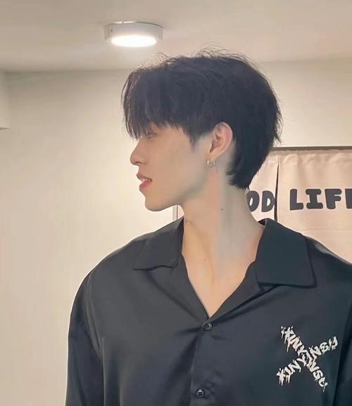 遮额头的发型_发型修饰额头，选对显气质