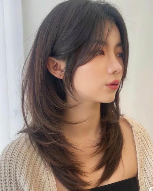 上额头窄下脸宽大适合什么发型_发型拯救窄额头宽脸型，显脸小变好看