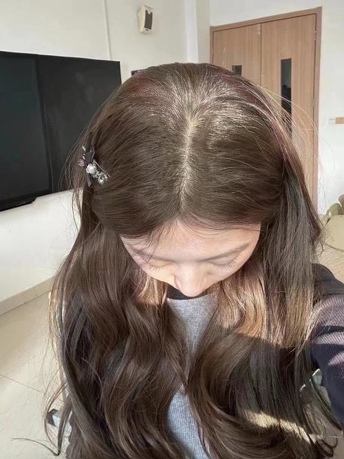 米色头发_温柔米色发，时尚又显白