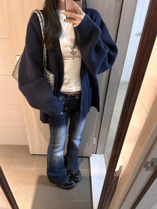 藏兰色开衫外套搭配什么色裤子_显气质显时尚 藏兰色开衫外套搭配什么色裤子_显气质显时尚