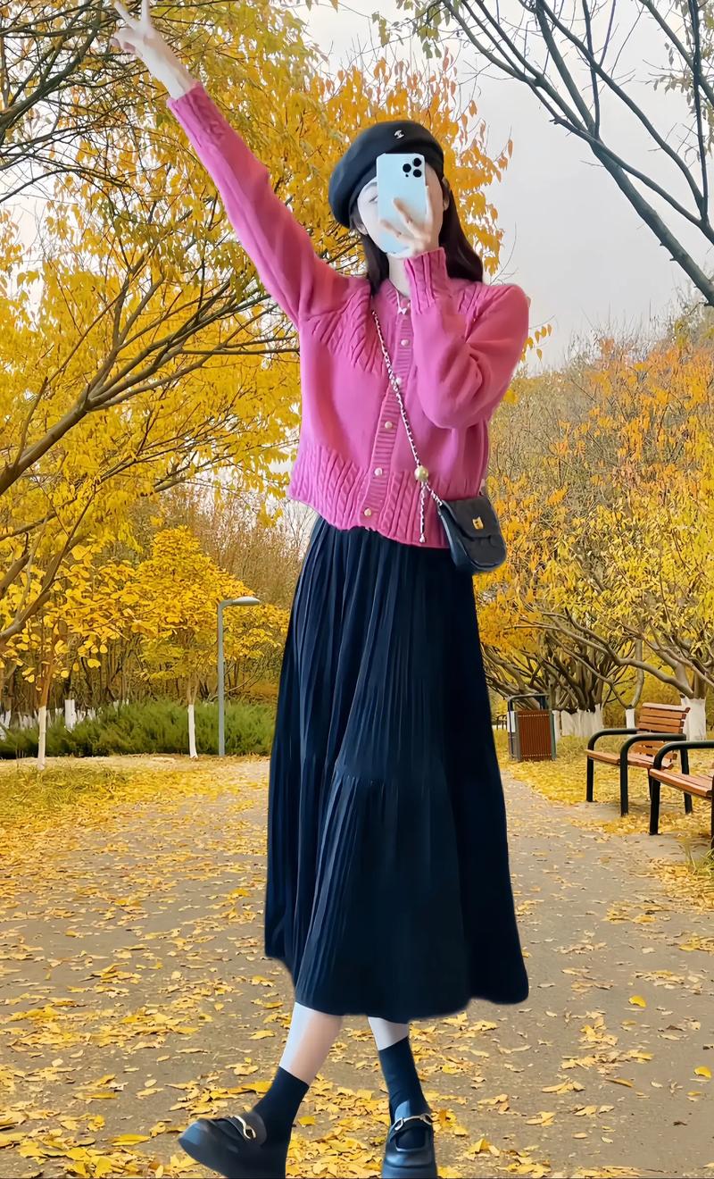 德绒开衫外套搭配什么裙子_德绒开衫百搭显瘦,春秋必备! 德绒开衫外套搭配什么裙子_德绒开衫百搭显瘦,春秋必备!