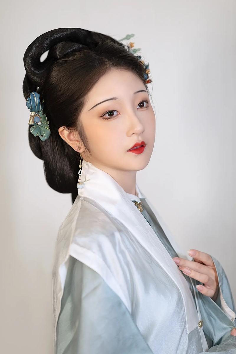 汉代少女发型_身份年龄象征