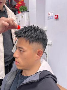 短刺头发型_流行前刺短发，硬朗精致易打理