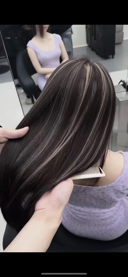 漂两遍的头发是什么颜色_漂发两次新根变黄怎么办？