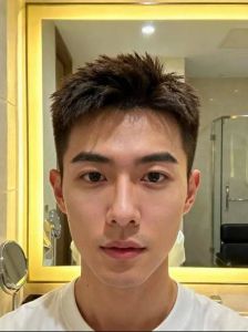 4cm的头发适合什么发型_4cm短发多造型，椭圆脸优选！