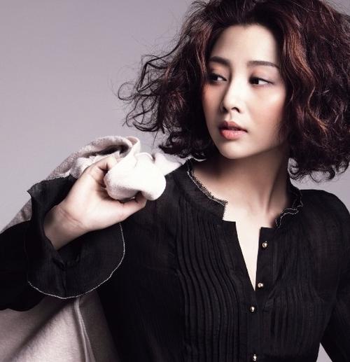 殷桃短发_短发配西装,气质惊艳 殷桃短发_短发配西装,气质惊艳