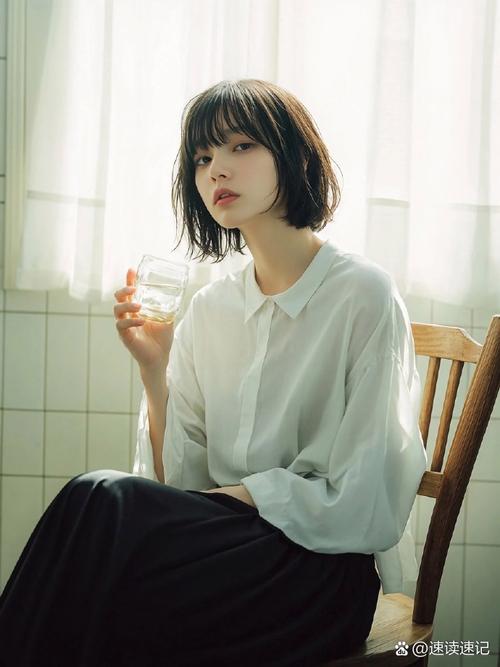 早川瑞希短发最经典三个造型_校园职场休闲风全展现