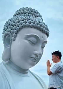 佛像头发发型_磨光发纹与螺发，象征佛陀智慧与信仰