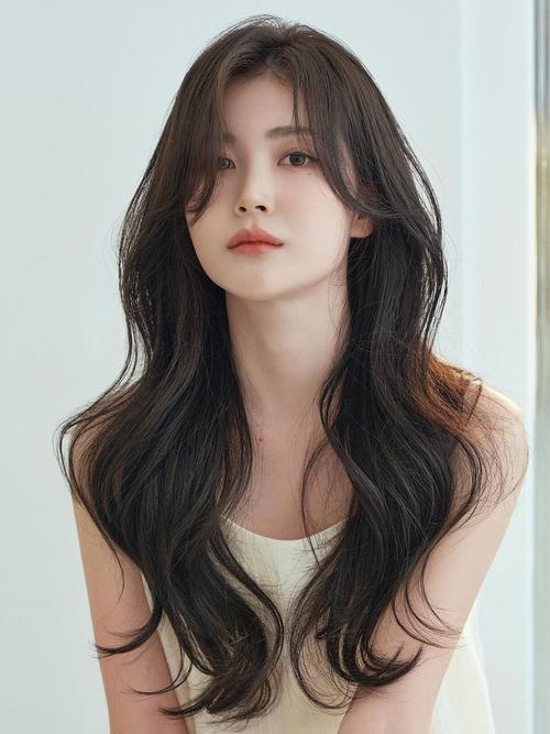 圆弧刘海:修饰脸型显时尚 圆弧刘海:修饰脸型显时尚