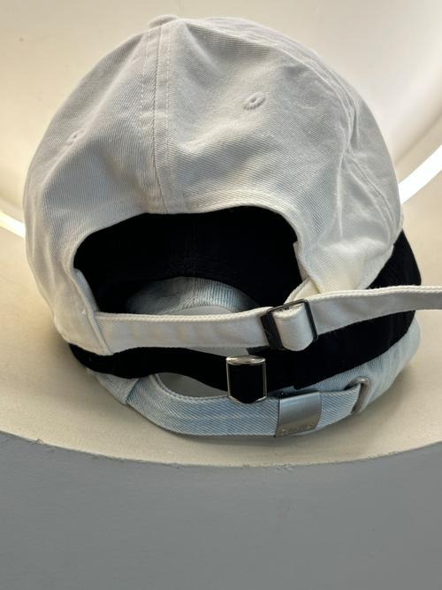 3顶帽子两件上衣几种不同搭配_脸型配饰小贴士