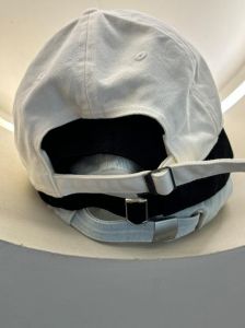 3顶帽子两件上衣几种不同搭配_脸型配饰小贴士