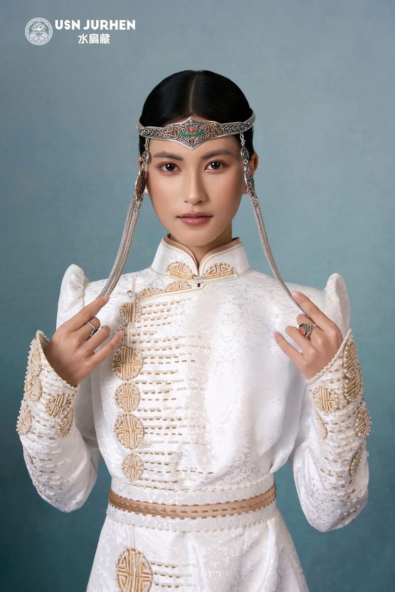 蒙古族笑肩动作要领_硬肩耸肩柔肩绕肩解析