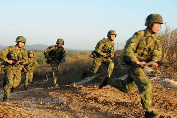 持步枪齐步姿势_战斗生存基础