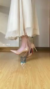 脚底不好看适合什么样高跟鞋_好穿的宽楦高跟鞋，修饰脚型又舒适