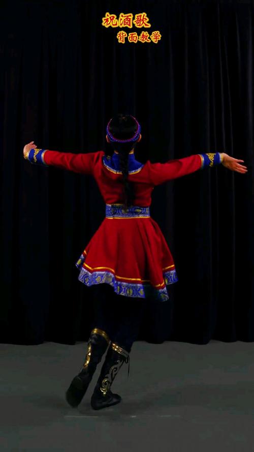 蒙古舞甩肩动作要领_刚柔并济显风情