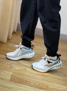 碳板鞋适合普通人穿吗_伤跑者慎选，青少年老人禁用