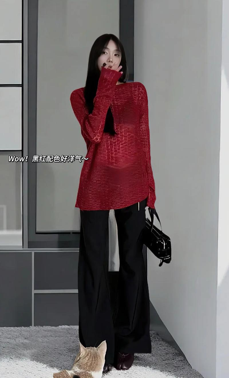 红加黑配色又称什么_亨特红配黑卡其蓝,安可拉红撞色时尚感 红加黑配色又称什么_亨特红配黑卡其蓝,安可拉红撞色时尚感
