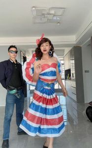 癫婆表演一件衣服的不同穿法_反抗母亲穿衣规矩，离家获自由衣橱革命