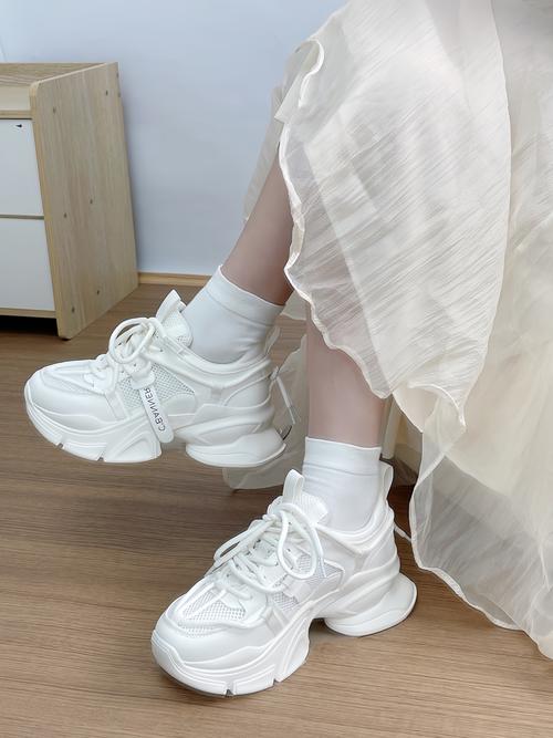 内增高女鞋搭配裙子_内增高女鞋搭配,显高又时尚! 内增高女鞋搭配裙子_内增高女鞋搭配,显高又时尚!