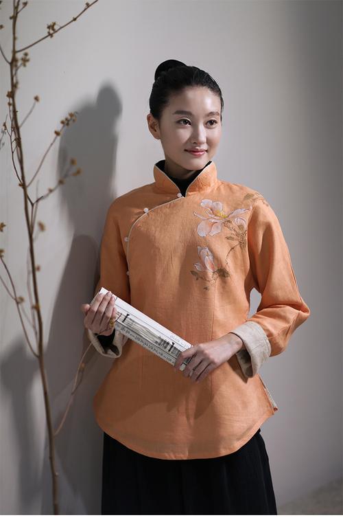 玉兰色衣服配啥色裤子_玉兰色衣服怎么搭？搭配指南