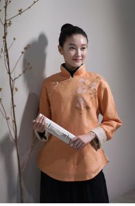 玉兰色衣服配啥色裤子_玉兰色衣服怎么搭？搭配指南