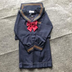 浓绀色是什么颜色_深邃迷人，时尚气质之选