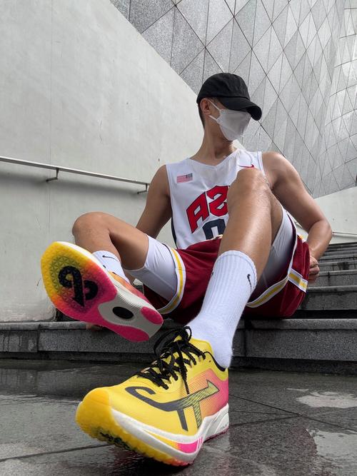 碳板鞋配什么裤子好看_碳板鞋百搭,牛仔裤运动裤都合适! 碳板鞋配什么裤子好看_碳板鞋百搭,牛仔裤运动裤都合适!