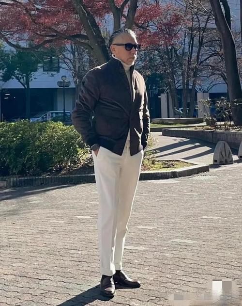 初秋中年男士轻商务穿搭_丹宁衬衫卫衣叠穿指南