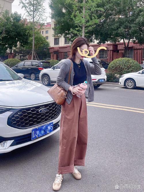 一二十度穿什么衣服合适_温差大？穿这样轻薄保暖又时尚！