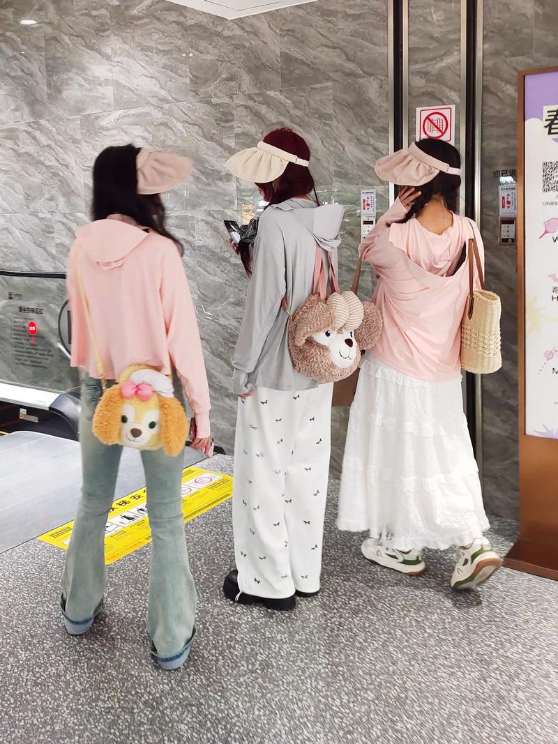 帮室友搭配一套衣服攻略_文艺温柔明艳休闲通勤叠穿，时尚实用！