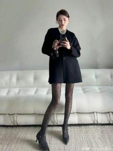 帮姐姐完成年会穿搭攻略_优雅丝绒裙职业装变装新中式礼服，配饰提气质