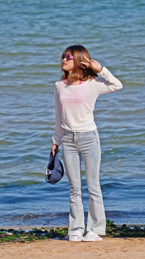 欧洲沙滩丰满型身材穿搭夏天_丰满女性时尚得体秘籍