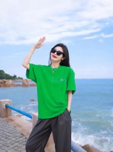 夜绿色t恤配什么颜色的裤子_绿色T恤配裤子的多种时尚搭法