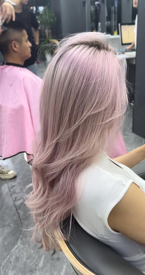 漂头发后是什么颜色_漂发底色浅黄,染发可选颜色多 漂头发后是什么颜色_漂发底色浅黄,染发可选颜色多